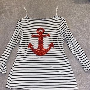 White shirt black stripes sparkle anchor no stains